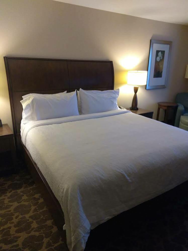 Hilton Garden Inn Charlotte/Concord Exterior photo